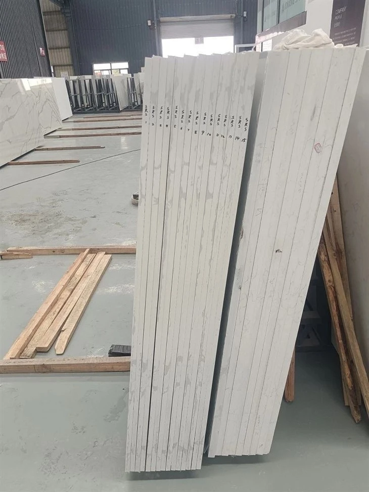 Wholesale-White-Color-Calacatta-Quartz-for-Countertops-Vanity-Tops-Floor-Tile-Wall-Tile.webp (5)(001)